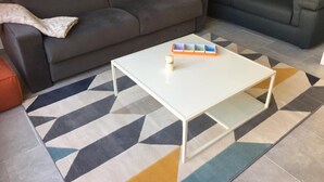 A living room with two dark grey sofas, a white coffee table, and a patterned rug. - Carre d or, 50m Mer, Superbe Appart (Nice)