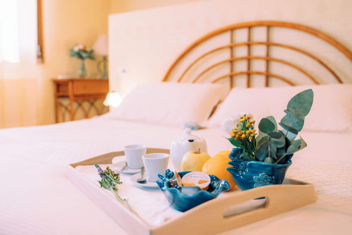 Minibar y ropa de cama
