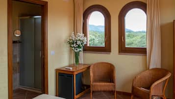 Deluxe Double or Twin Room, Tower | Minibar, bed sheets