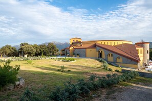 Property entrance - S'ena Hotel (Arbus)