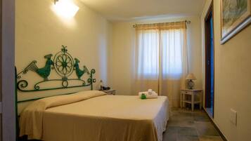 Superior Double or Twin Room | Minibar, bed sheets