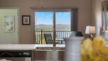 Condo, Plusieurs lits, patio (Majestic View Getaway) | Intérieur