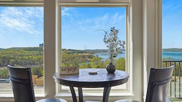 Condo, Plusieurs lits, patio (Majestic View Getaway) | Restauration