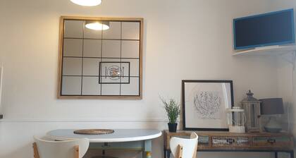 Studio In Residence With Pool And Parking