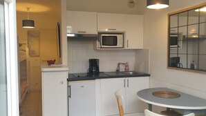 Private kitchen - Studio In Residence With Pool And Parking (La Couarde-sur-Mer)