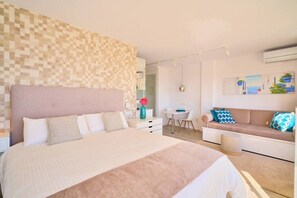 1 soveværelse, skrivebord, strygejern/strygebræt, weekendseng