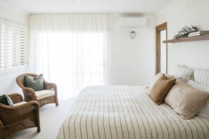 2 bedrooms, desk, iron/ironing board, travel crib