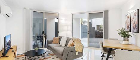 Een televisie en een kantoor