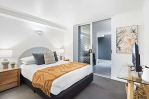 2 bedrooms, desk, iron/ironing board, WiFi