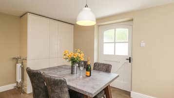 Cottage | Interior