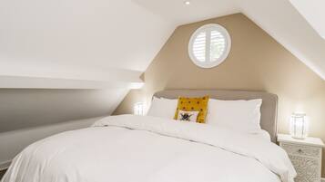 Cottage | 2 bedrooms, individually decorated, individually furnished, free WiFi