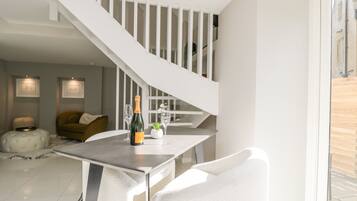 Cottage | Private kitchen | Fridge, dishwasher, electric kettle, toaster