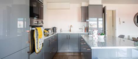 Apartment, Accessible, Private Bathroom | Shared kitchen