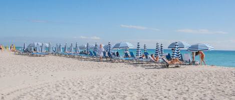 Una spiaggia nelle vicinanze