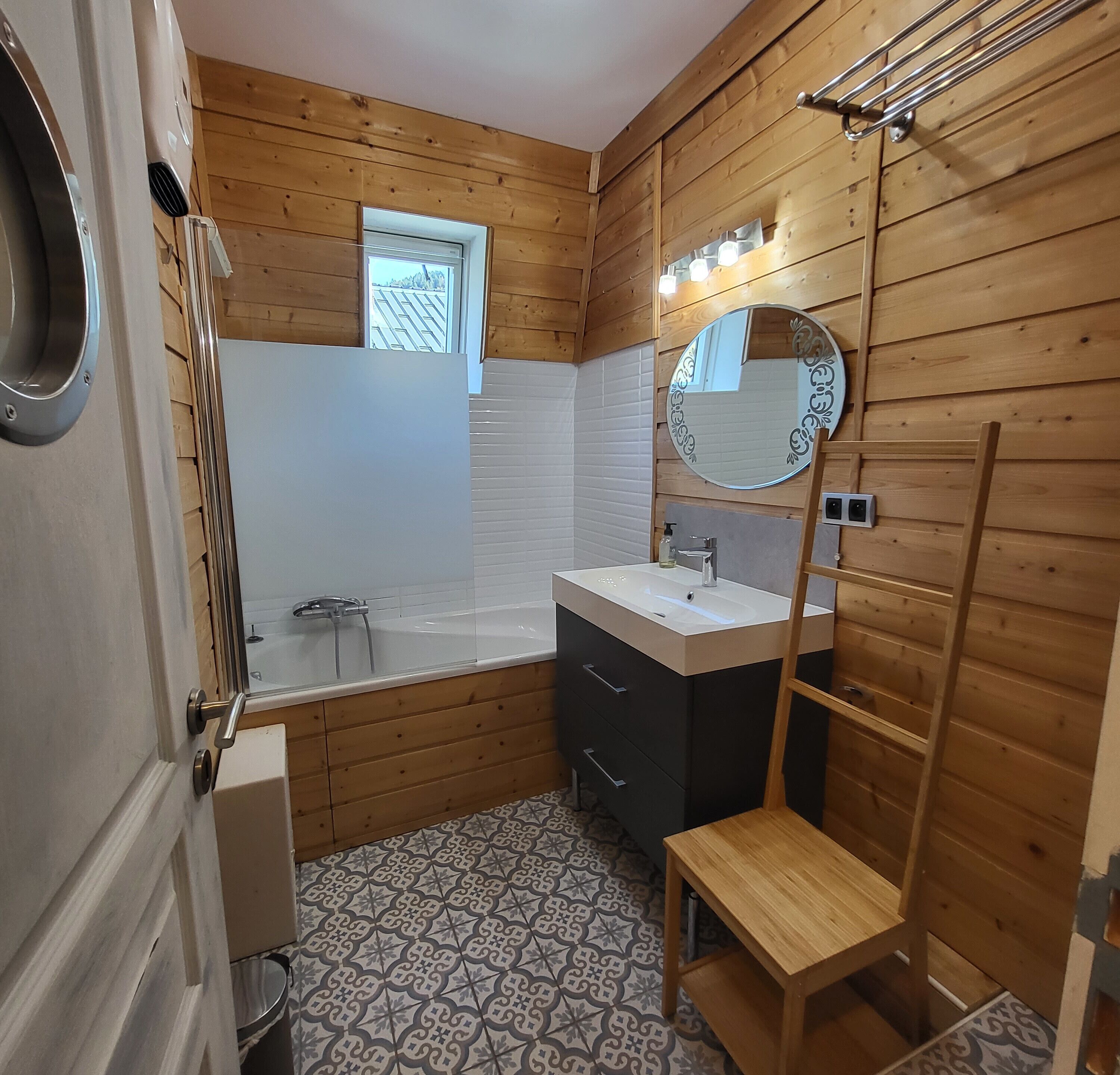 Bathtub, hair dryer