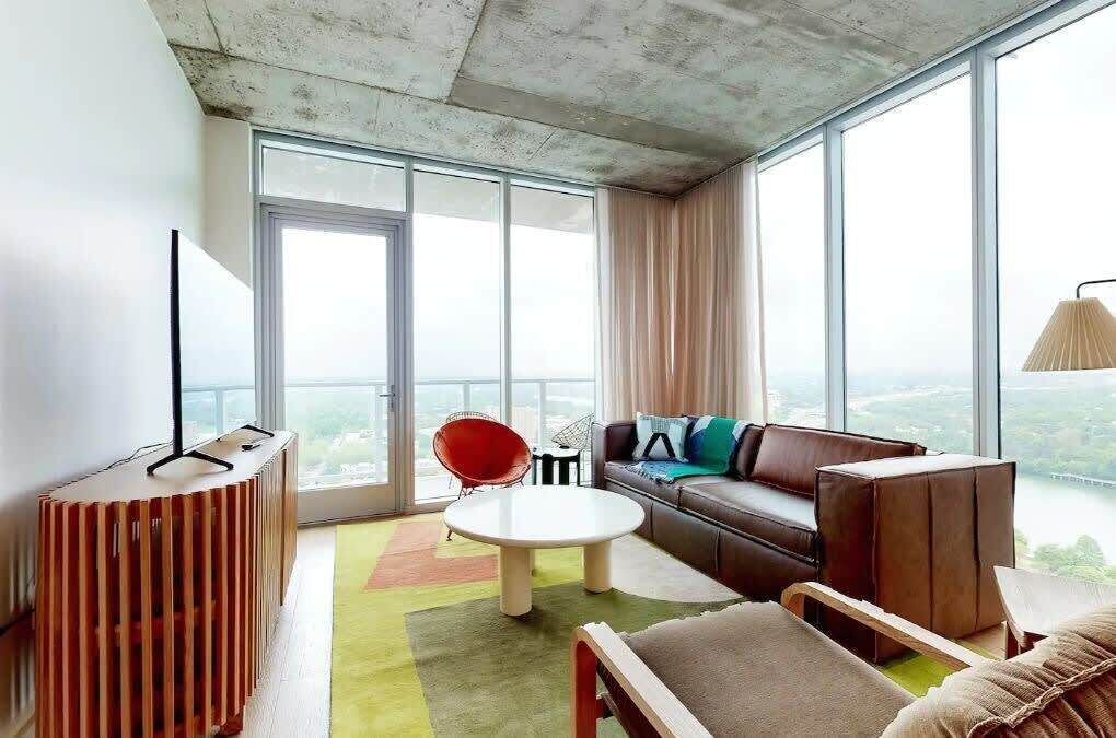 电视、壁炉、办公室