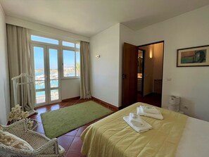 2 bedrooms, iron/ironing board, free WiFi, bed sheets - VILAMOURA MARINA DUPLEX by HOMING (Vilamoura)