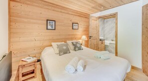 5 bedrooms, WiFi, bed sheets - Chalet, 200m from ski slopes, terrace, balcony, fireplace or stove, tv, ski locker, 108m², Tignes (Tignes)