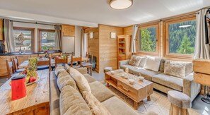 Fireplace - Chalet, 200m from ski slopes, terrace, balcony, fireplace or stove, tv, ski locker, 108m², Tignes (Tignes)