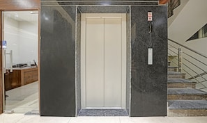 Elevator - Happy Stays (Bengaluru)