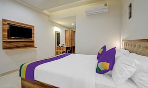 Individually decorated, individually furnished, desk, laptop workspace - Happy Stays (Bengaluru)