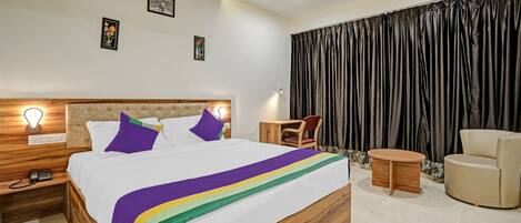 Premium Double Room | Individually decorated, individually furnished, desk, laptop workspace