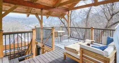 Large hilltop villa with hot tub!