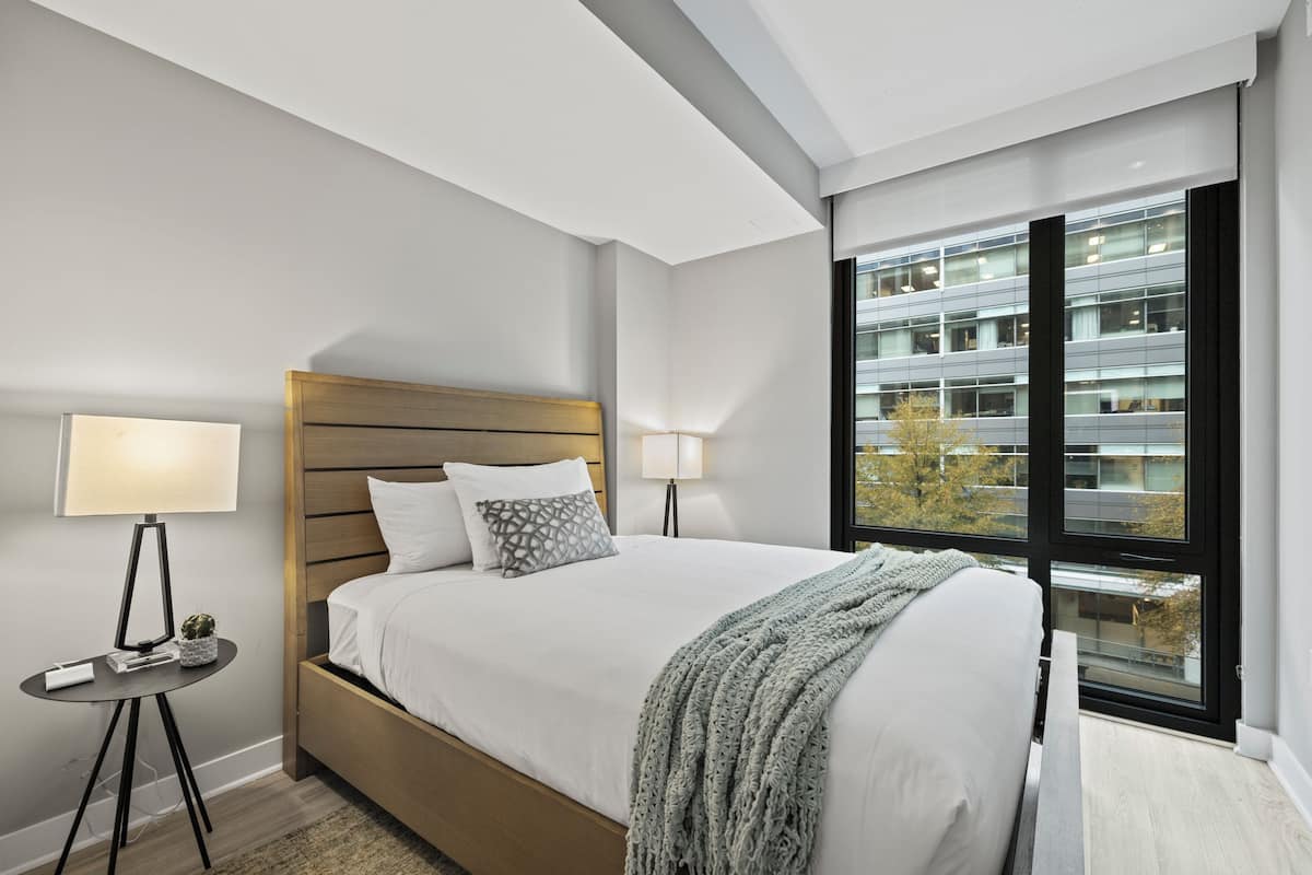 Iron/ironing board, free WiFi, bed sheets