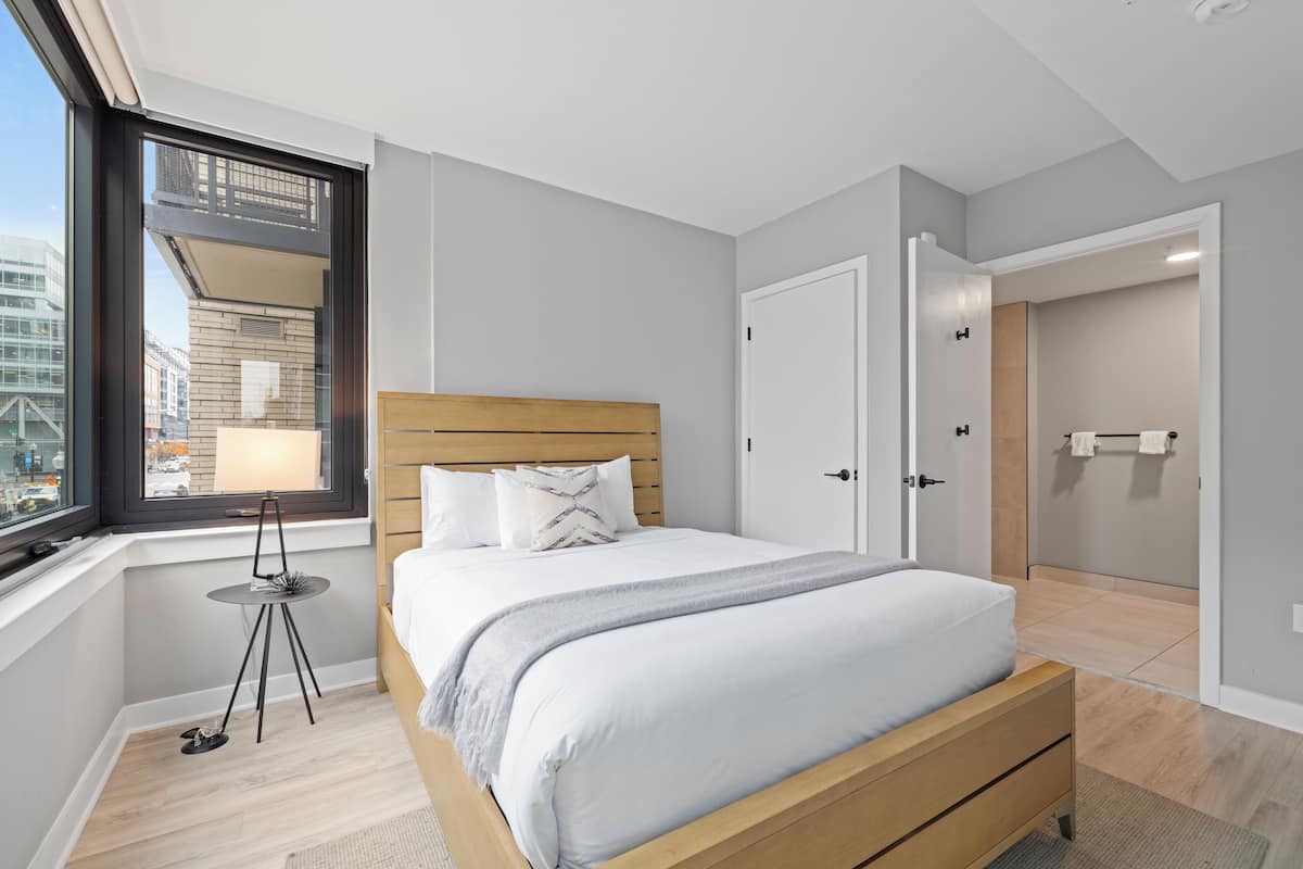 Iron/ironing board, free WiFi, bed sheets