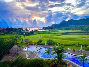 Golf - Los Sueños Impeccable, Spacious 2+2 Condo (Herradura)