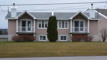 Apartment | 2 bedrooms, blackout drapes, iron/ironing board, free WiFi