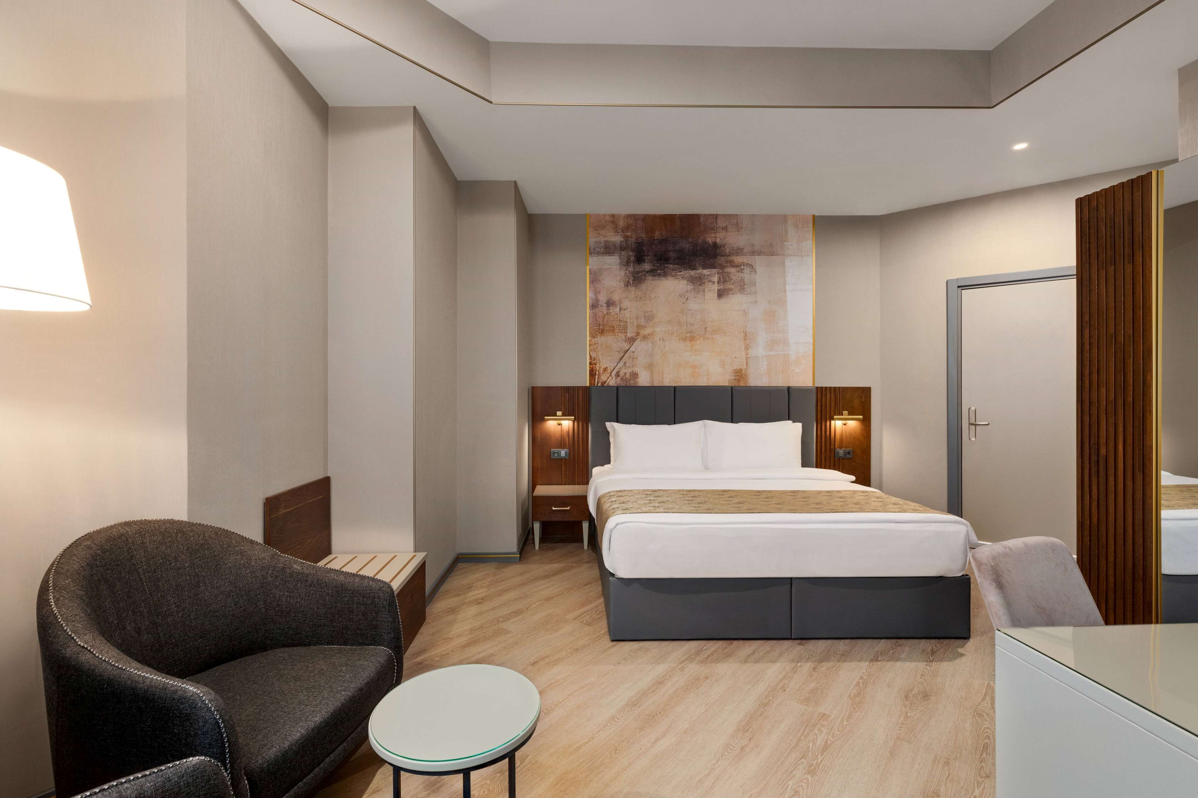 行政套房, 多張床, 非吸煙房 | 迷你吧、客房內保險箱、書桌、筆電工作空間