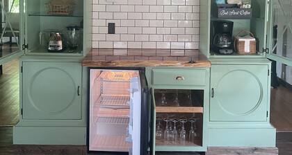 Fully Remodeled Two-Bedroom Cabin on the River