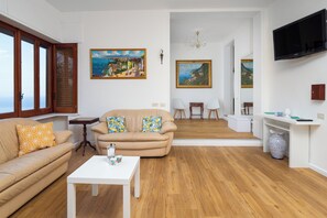 Villa panorámica | Área de sala de estar | Televisión de pantalla plana 