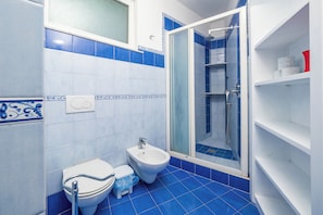 Vila panorâmica | Banheiro | Produtos de toalete grátis, secador de cabelo, bidê, toalhas de banho