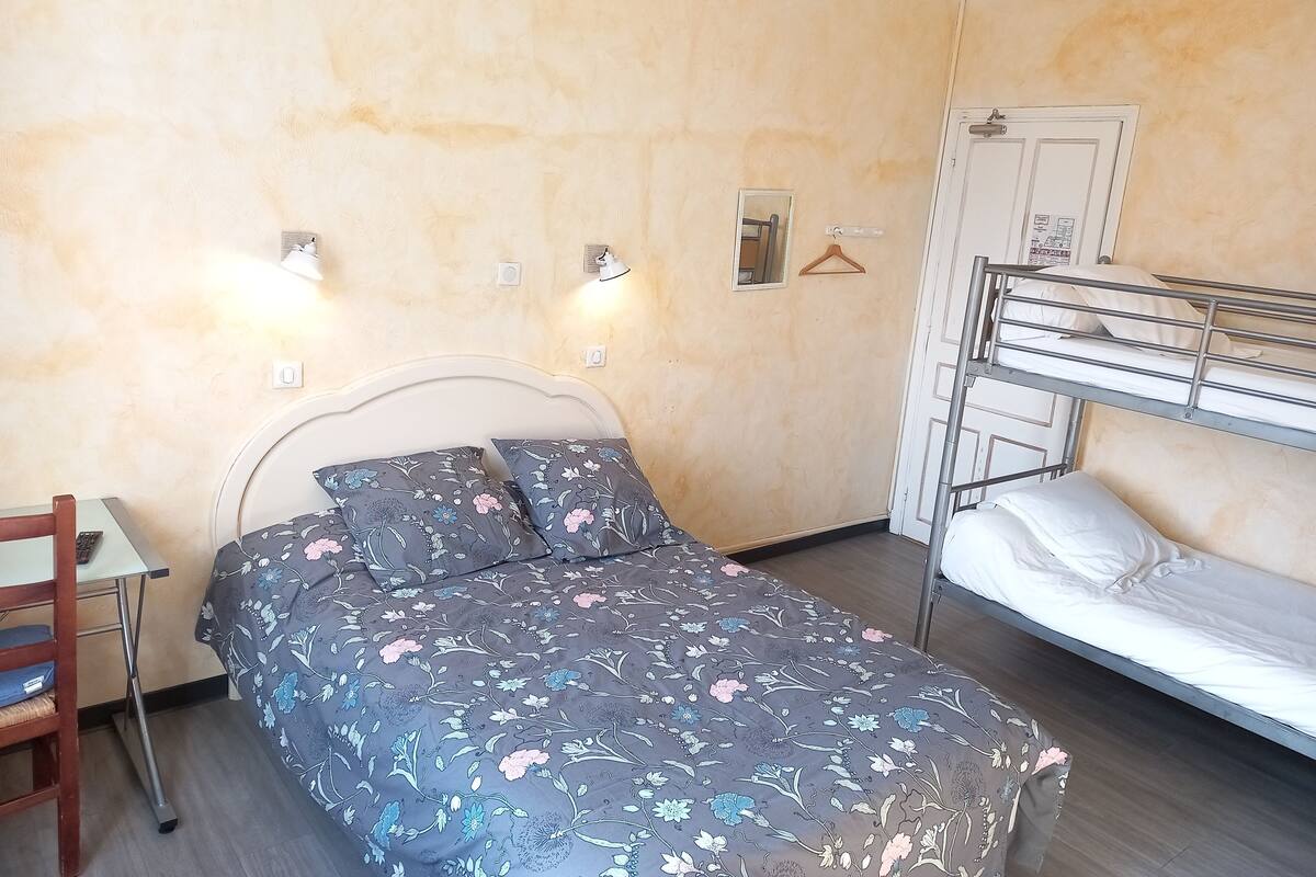 Free WiFi, bed sheets