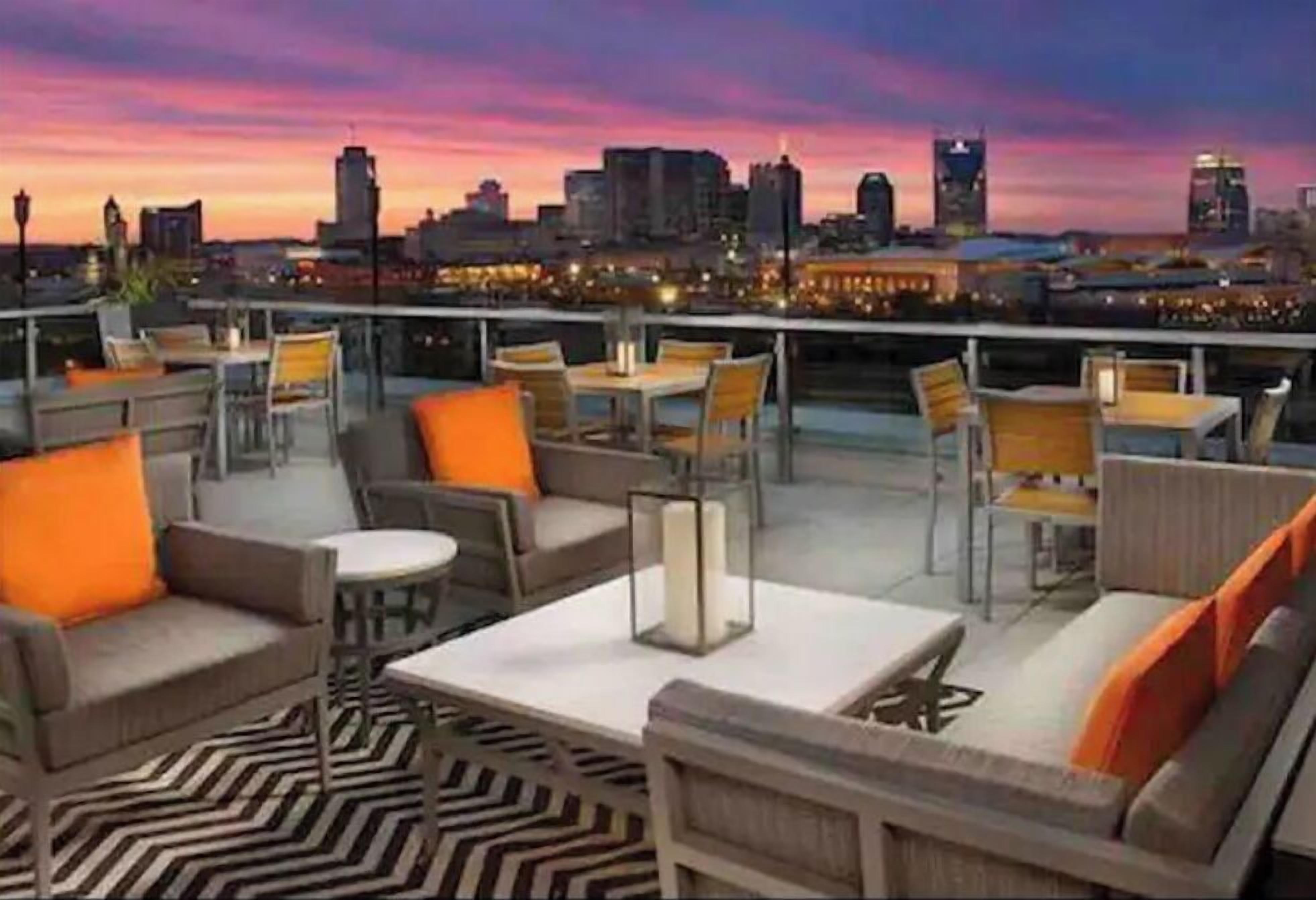 屋外ダイニングエリア