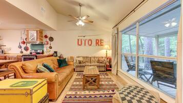 Una televisión, libros