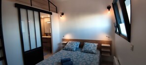 2 bedrooms, desk, iron/ironing board, travel cot - Maison avec jardin et parking à l entrée du Parc National des Calanques (La Ciotat)