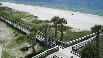 Beach nearby, sun loungers, beach towels