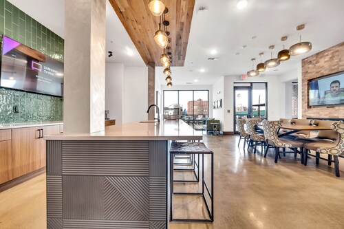 Mins➞Downtown/Med District★ Fully Stocked★24hr Gym★2Bds★2TVs