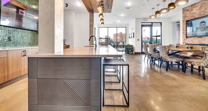 Mins➞Downtown/Med District★ Fully Stocked★24hr Gym★2Bds★2TVs