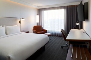 Standard Room, 1 King Bed - Courtyard by Marriott Montreal Midtown (Montreal)