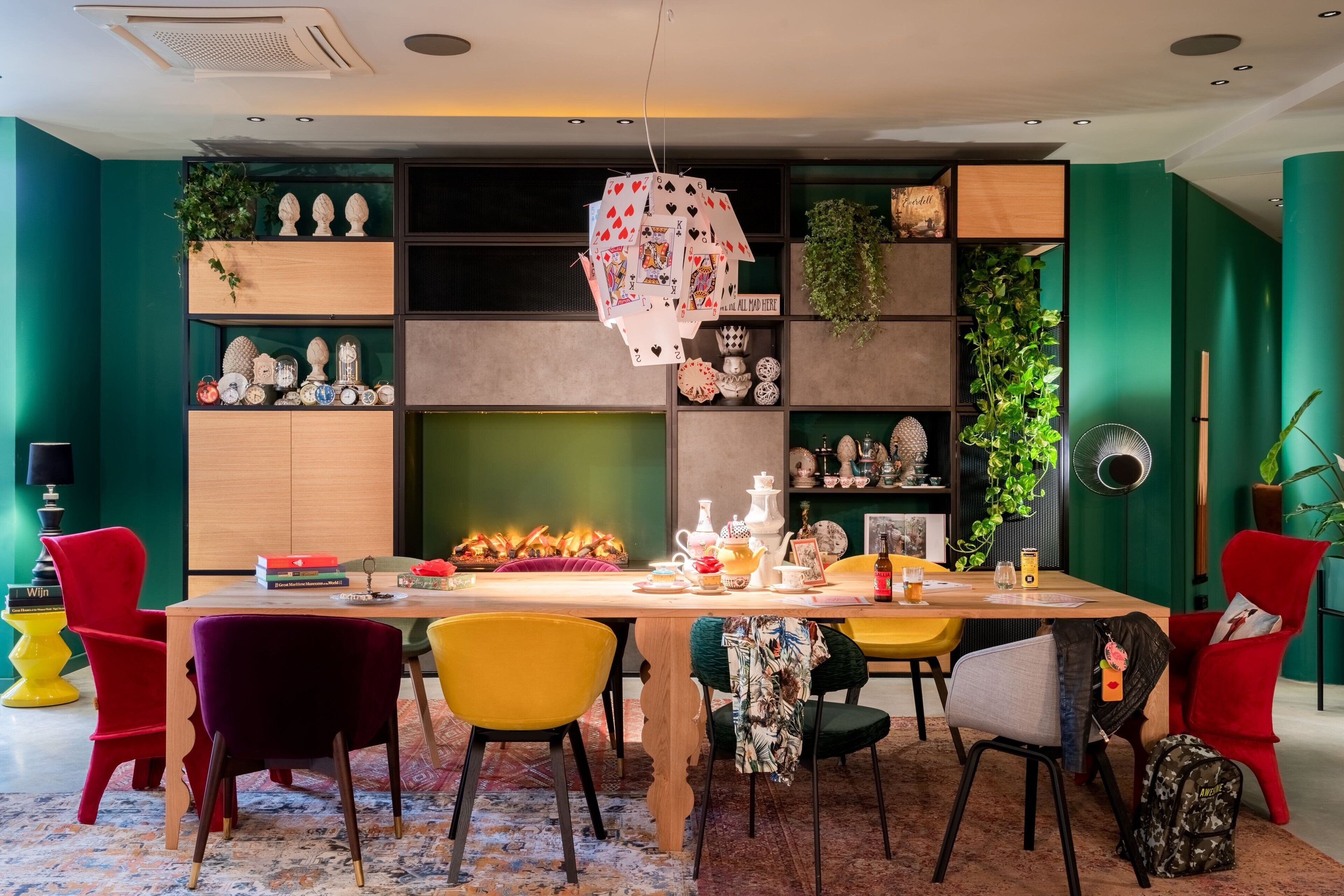 Lobby-lounge
