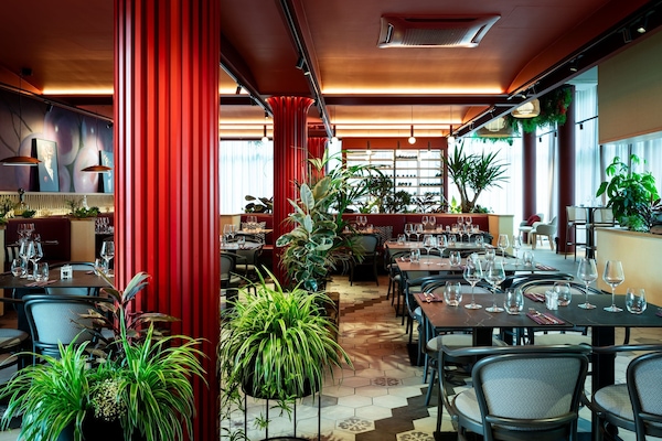 HĂ€r finns 2 restauranger som serverar frukost.