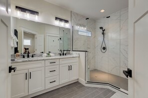 House, Multiple Beds, Kitchen | Bathroom | Hair dryer, towels