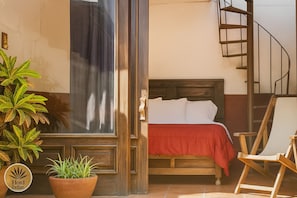 Basic Triple Room | Down comforters, free WiFi - Ixtlan (Valle de Bravo)