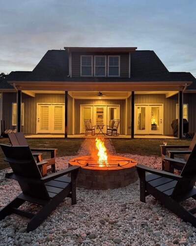 New Country Cottage, 3BR 2.5 BA, Ensuite Master on Main, Relax Rewind Repeat