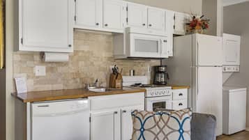Condo, 1 Queen Bed with Sofa bed, Patio, Garden View (Branson Fall Creek Retreat) | Private kitchen | Coffee/tea maker