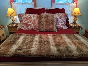 3 bedrooms, in-room safe, desk, iron/ironing board